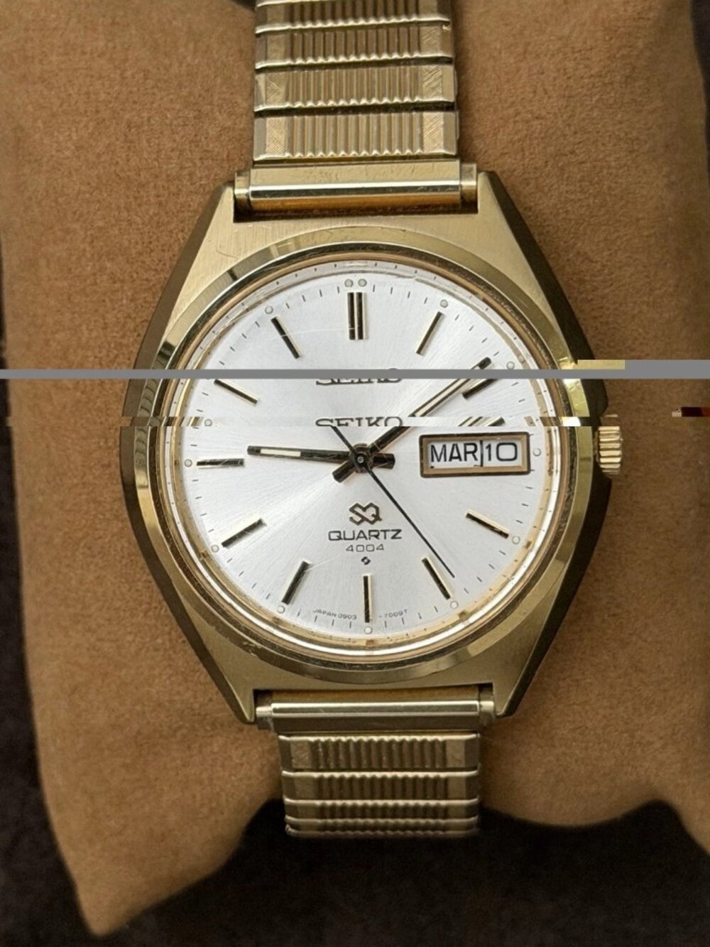 Seiko Quartz 4004 Vintage Quartz Gold Tone Bracelet Silver Dial Day/Date